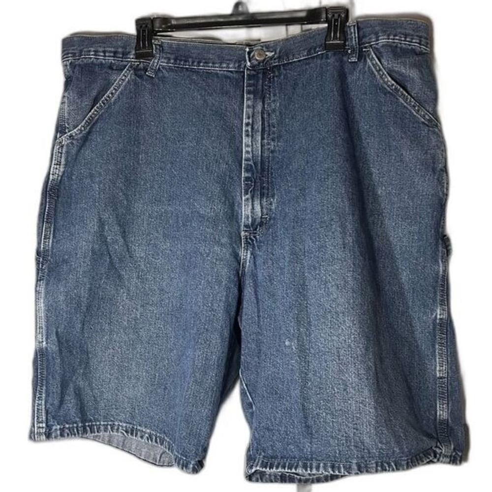 Wrangler denim carpenter shorts size 42" inseam 10"‎